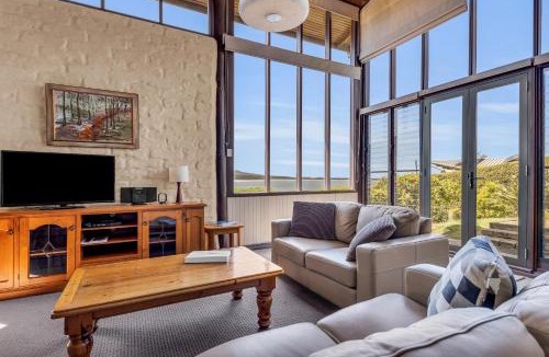 Mallacoota Apartment | Studio Views for Two