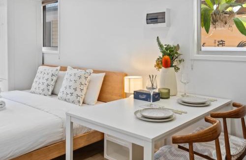 Macgregor House | Studio walk to Westfield Best for Solo Traveler