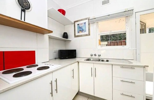Daceyville Apartment | Studio with all basic needs and located in a quiet, leafy suburb near transport