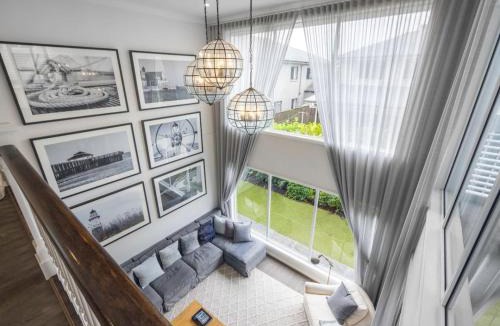Rochedale House | Stunning and Luxurious 4-Bedroom Mansion at Rochedale