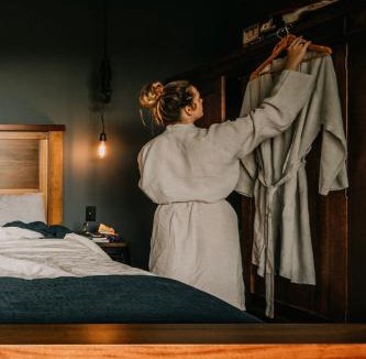 Warrnambool Apartment | Stunning couples getaway - Outdoor cinema and fire