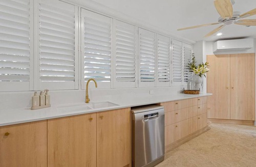 Main Beach Apartment | Stunning Main Beach Apartment - Ground Floor, WiFi