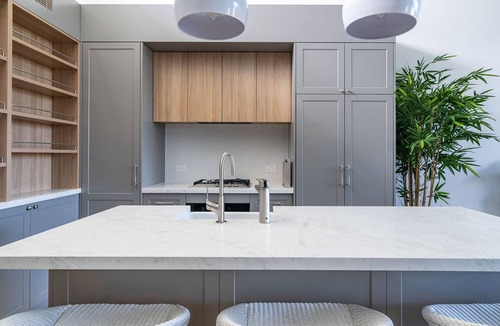 Collaroy Apartment | Stunning Penthouse Apartment with Views Over Park