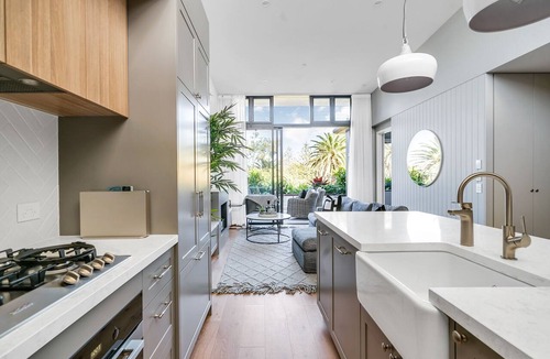 Collaroy Apartment | Stunning Penthouse Apartment with Views Over Park