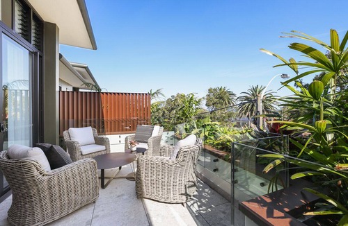 Collaroy Apartment | Stunning Penthouse Apartment with Views Over Park