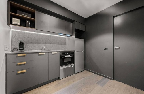 Braddon Apartment | Stunning Studio Apartment w/Accessible Bathroom!