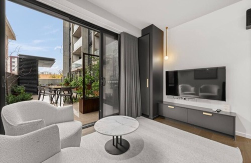 Braddon Apartment | Stunning Studio Apartment w/Accessible Bathroom!