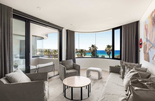 Bondi Beach Apartment | Stunning Views and Balcony Overlooking Bondi Beach