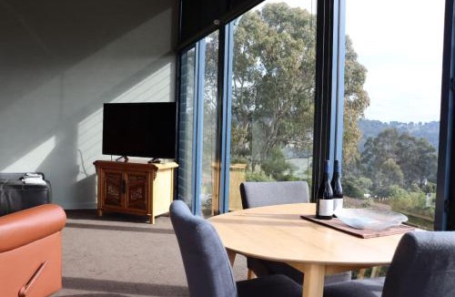 Grindelwald House | Stunning Vineyard and River Views