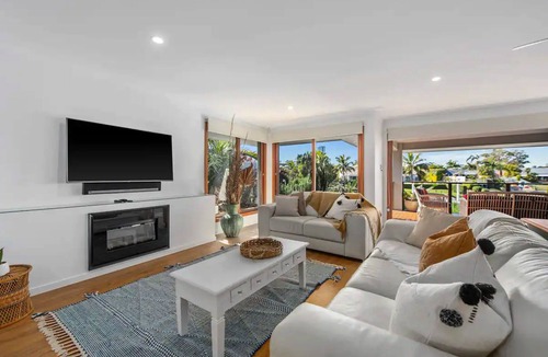 Broadbeach Waters House | Stunning Waterfront Home with Heated Pool