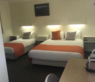 Broken Hill Hotel | Sturt Motel