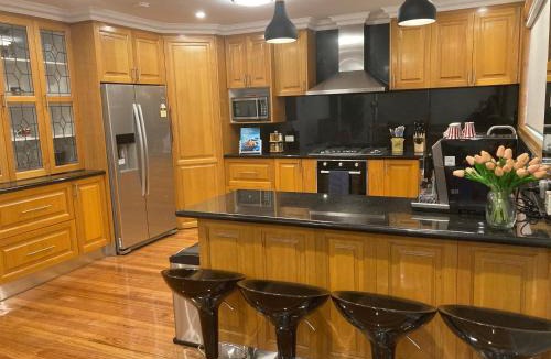 Glenroy House | Style/Comfort/Spacious 4 bedroom house plus study