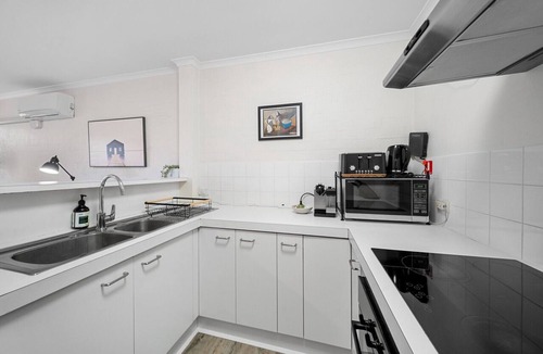Phillip Apartment | Stylish 1-Bed Stay with Balcony & Study
