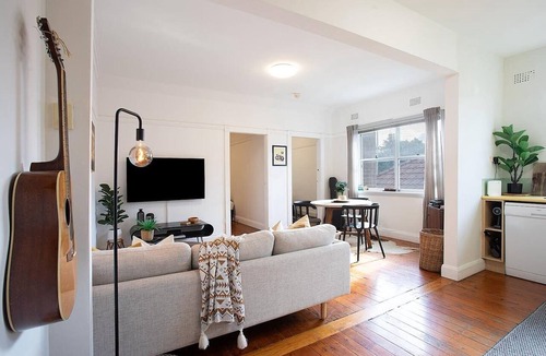 Bondi Beach Apartment | Stylish 2BR Apartment Opposite Bondi Beach