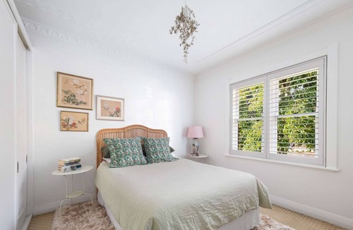 Woollahra Apartment | Stylish 2BR Apartment with Peaceful Balcony