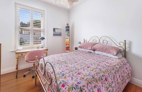 Woollahra Apartment | Stylish 2BR Apartment with Peaceful Balcony