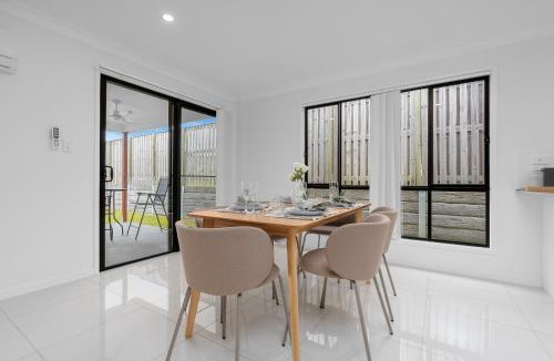 Pimpama House | Stylish 3-Bedroom Duplex in Pİmpama, Close to M1