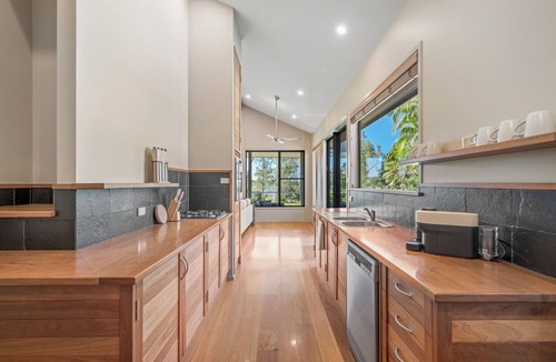 Dunbogan House | Stylish 5-Bedroom Retreat with Jetty Access