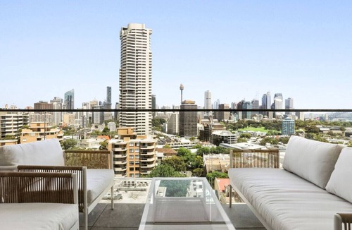 Darlinghurst Apartment | Stylish Double Storey Apt + Harbour Bridge Views!