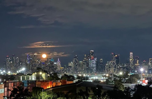 Footscray Apartment | Stylish Executive Apt Stunning views-city skyline