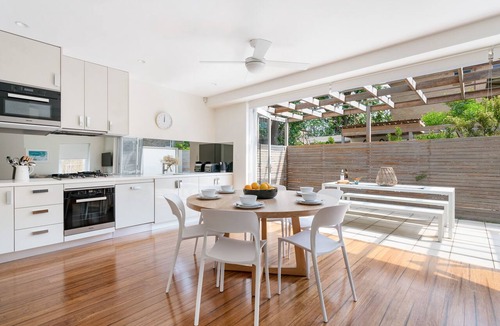 Bondi Beach Apartment | Stylish, Modern 4 bedroom Apartment in Bondi Beach
