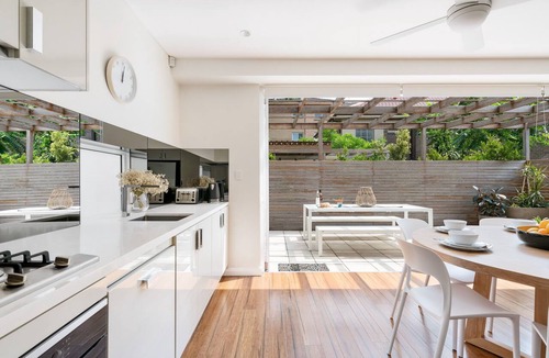Bondi Beach Apartment | Stylish, Modern 4 bedroom Apartment in Bondi Beach