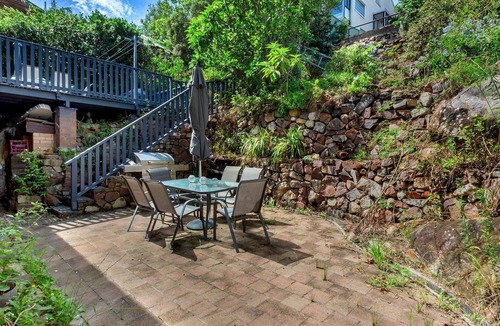 Salamander Bay Apartment | Stylish Modern duplex close to beach and shops