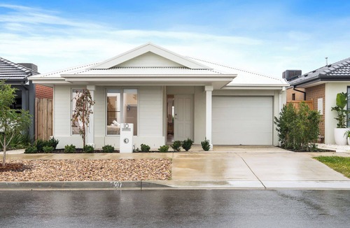 Mount Duneed House | Stylish & Simple 3BR Mount Duneed Home
