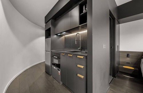 Braddon Apartment | Stylish Studio w/Generous Balcony, AC & Parking!
