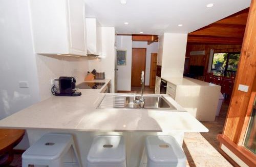 Leura House | Sublime Cedar Lodge Leura