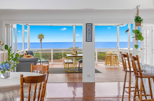 Lake Cathie Cottage | Sun Catcher - Beach view seaside cottage
