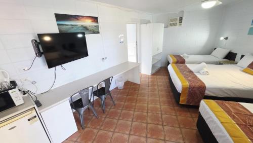 Biggera Waters Hotel | Sunburst Motel