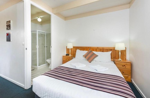 Symonston Hotel | Sundown Villas
