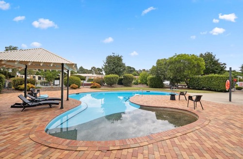 Symonston Hotel | Sundown Villas