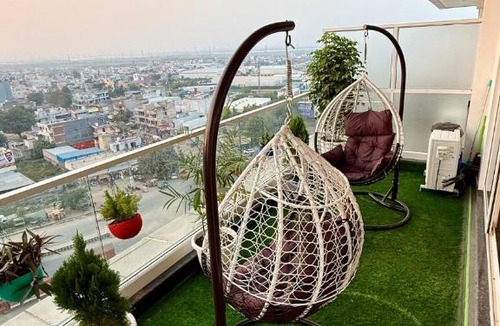 Gurugram Apartment | Sundowner Jacuzzi Hive 6 Studios Key Garden Patio