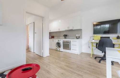 Carnegie Apartment | Sunlight in Ormond