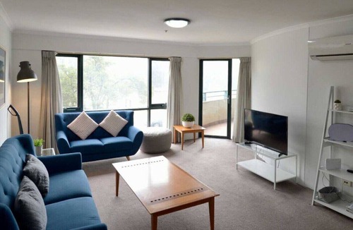 Canberra City Centre Apartment | Sunny Braddon Apt near Civic