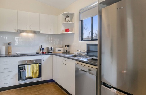 Katoomba House | Sunnyside - Two Bedroom House, Sleeps 5