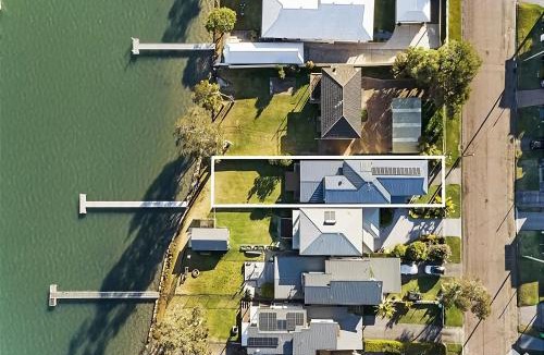 Mannering Park House | Sunset Central Coast