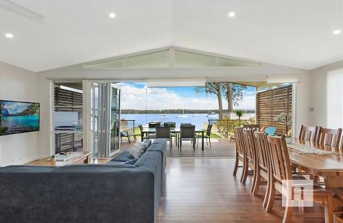 Mannering Park House | Sunset Central Coast