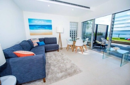 Corlette Apartment | 'Sunset@Corlette' *2 SUPs 2 Kayaks* WATERFRONT ACCOMMODATION Port Stephens