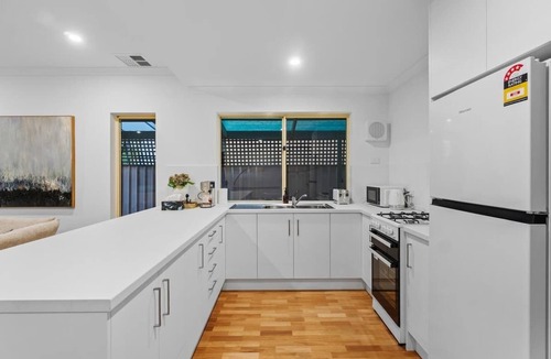 O'sullivan Beach House | Sunset Ocean View Retreat 4BM House