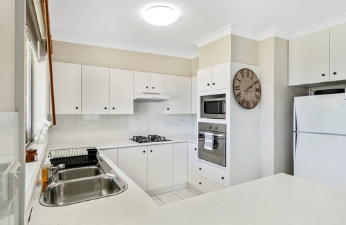 St. Georges Basin House | Sunset on Loralyn by Book Jervis Bay