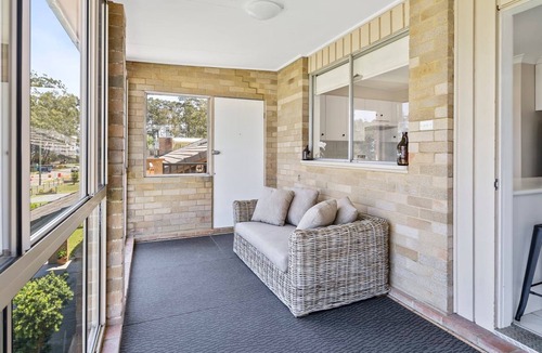 St. Georges Basin House | Sunset on Loralyn by Book Jervis Bay