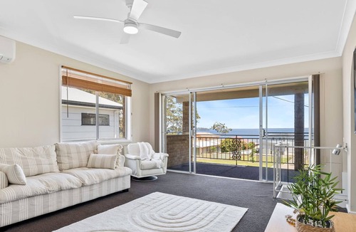 St. Georges Basin House | Sunset on Loralyn by Book Jervis Bay