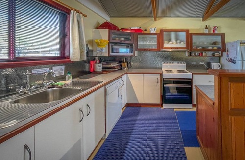 Lake Wangary House | Sunset Ridge has direct access to a private beach and small jetty.