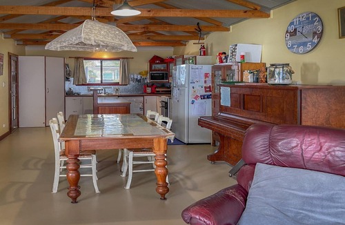 Lake Wangary House | Sunset Ridge has direct access to a private beach and small jetty.