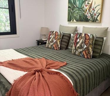 Boyland Apartment | Sunset Ridge - King Bed Cabin & Breakfast Basket