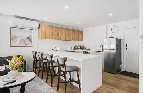 Summerland Point House | Sunset Shore Retreat – Waterfront Reserve Escape a