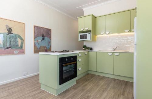 Forster House | Sunset Sisters - Lakefront Villas - Forster